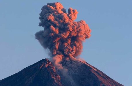 Gunung Semeru Erupsi, Letusan Capai 1 KM!