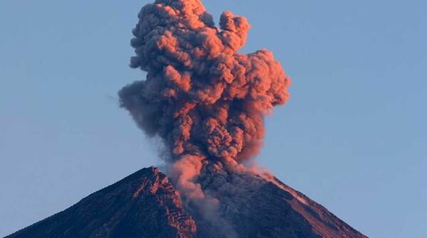 Gunung Semeru Erupsi, Letusan Capai 1 KM!