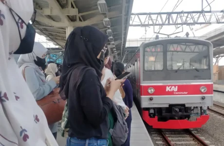 9 Tahun PP Bekasi-Jakarta: Ongkos Capai Rp2 Juta, Tenaga & Waktu Terkuras!