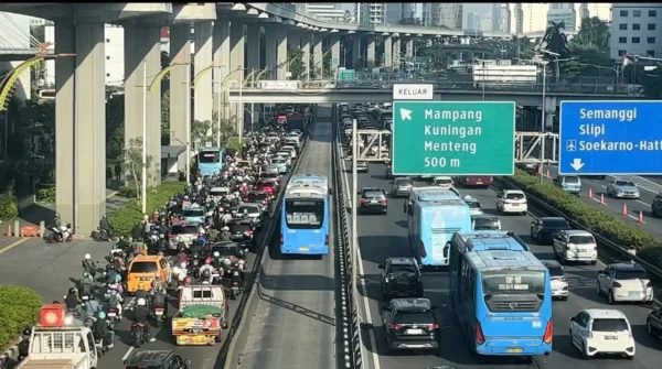 5 Lokasi Macet Parah Jakarta Usai WFH Dihentikan