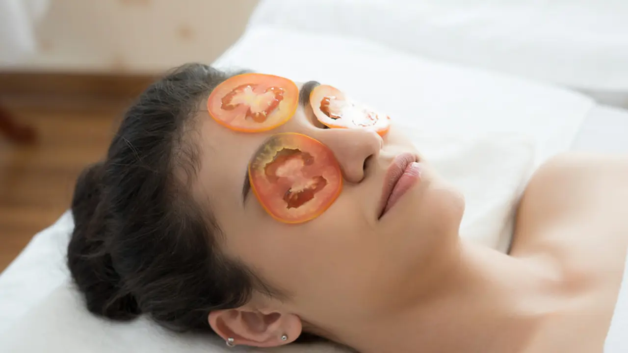 5 Manfaat Tomat untuk Wajah Berjerawat