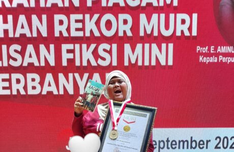 Wow! Indonesia Raih Rekor MURI Menulis 10.000 Fiksi Mini
