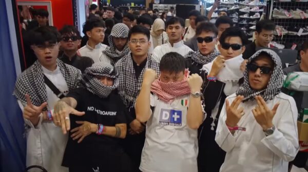 Jejouw dan Mohan di USS Yard Sale 2025