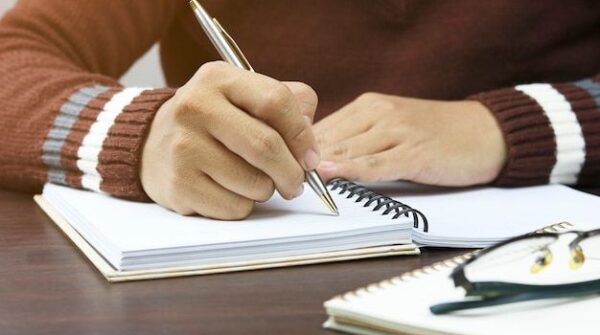 menulis jurnal untuk kesehatan mental