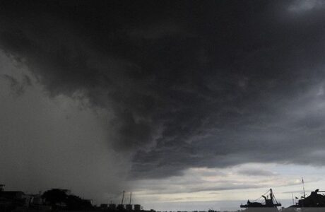 3 Hari ke Depan Tangerang Waspada Cuaca Ekstrem & Hujan Es!